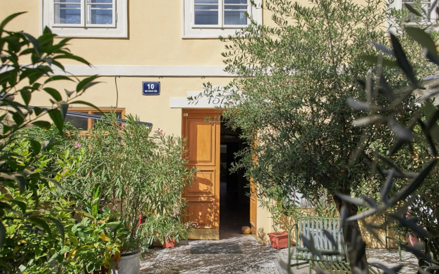 Charles Bridge Apartments