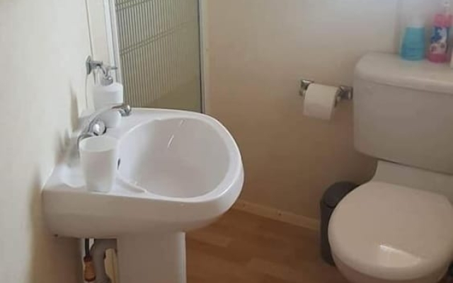 T & J's Caravan - 251 Happy Day's