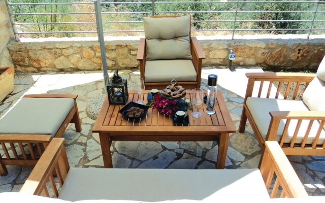 Nice Home in Xyropigado With 4 Bedrooms, Wifi and Outdoor Swimming Pool