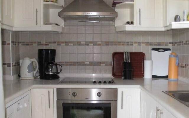 Villa RN4D by JoyLettings