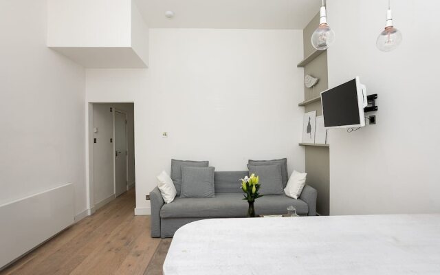 Bright 2BR Home in West Kensington, 6 Guests