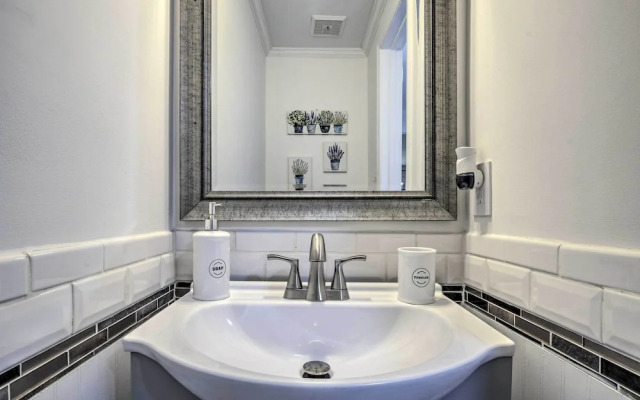 Walk to Dtwn & Breweries: Townhome in Cary!