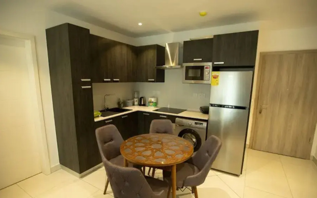 Lennox Luxury Suites by Cozy