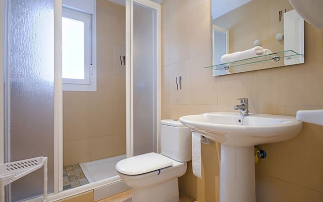 Villa - 6 Bedrooms with Pool and WiFi - 105005