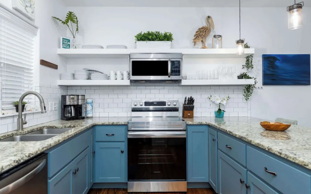 Comfy 3bdr Right in Town Sleeps 10