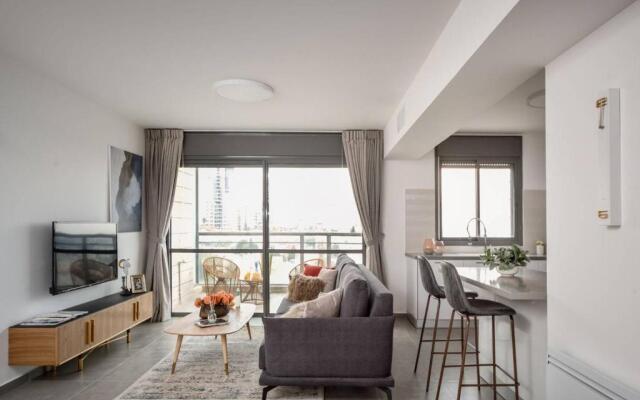 Deluxe 3 Bedrooms Flat in Residential Area