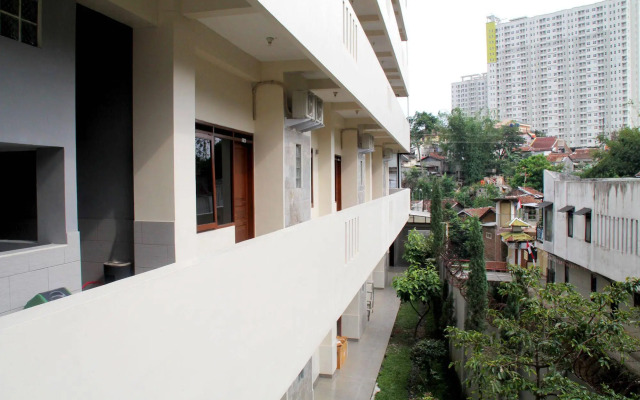OYO 1699 Verona Residence