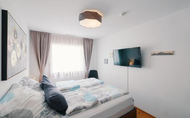 Luxus Neubau 5 min zu Talstation & Caumasee