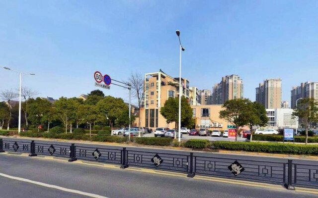 Ji Hotel(Huzhou Renhuangshan Store)