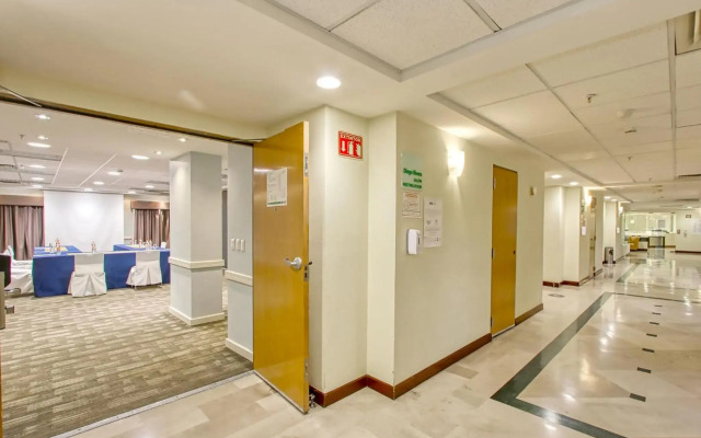 Holiday Inn Convention Center by IHG
