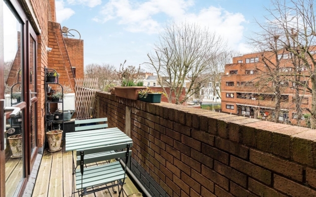 Luxury Islington Apartment with Balcony