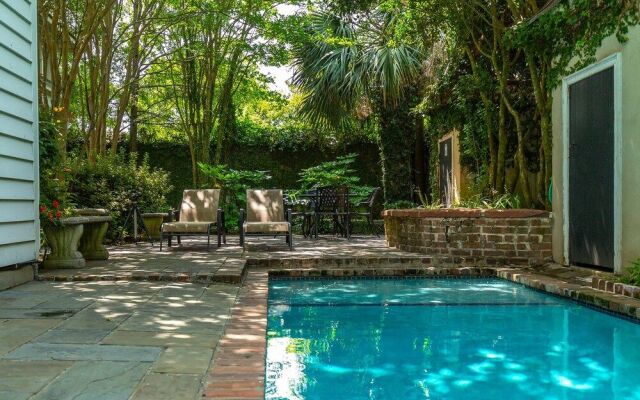 Tranquility with Garden & Heated Pool near King Street