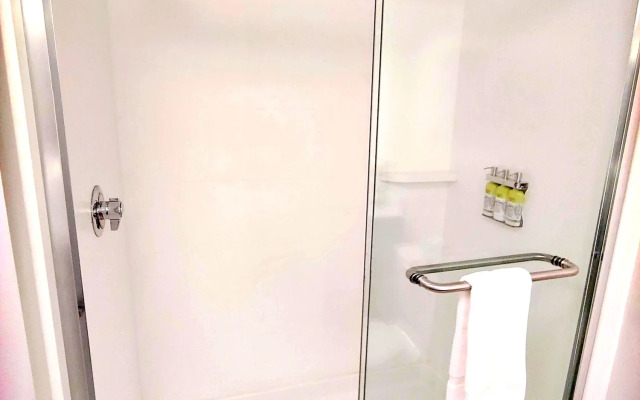 Holiday Inn Express & Suites Clear Spring  by IHG