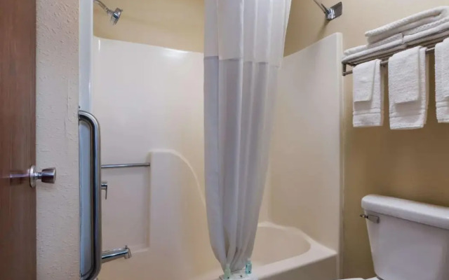 Quality Inn Galesburg near US Highway 34 and I-74