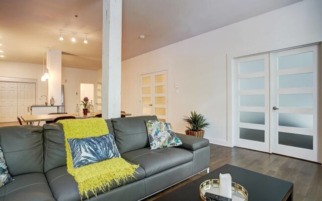 Spacious Industrial Loft in Le Plateau