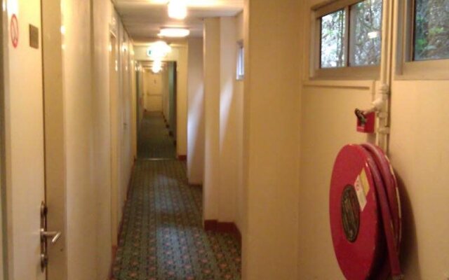 Hostel Bargain Toko