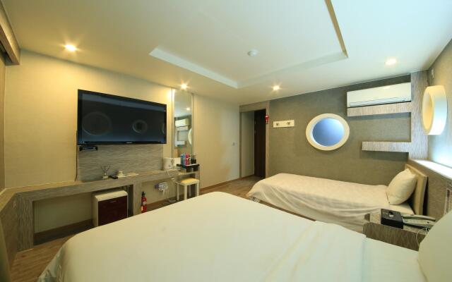 Hotel M Story