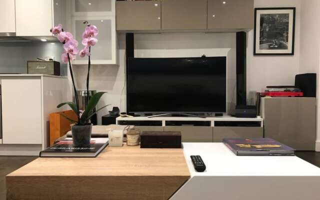 2 Bedroom Shoreditch Flat With Balcony