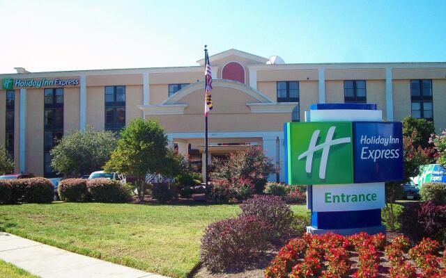 Holiday Inn Express Washington DC East - Andrews AFB, an IHG Hotel