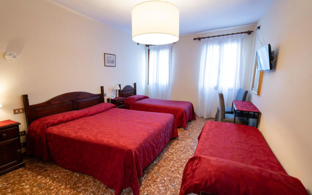 Tivoli Hotel