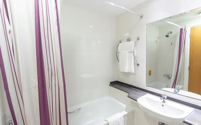Premier Inn Abu Dhabi Airport (Business Park)