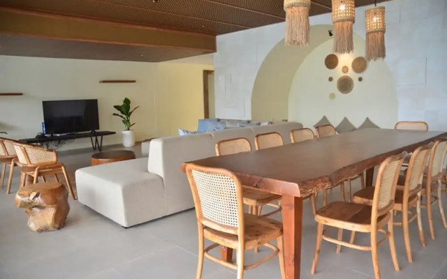 JadenHill CityView 8BR Villa Heated Pool+Movieroom