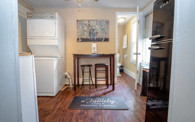 Virginia St. San Antonio Guesthouse Near Downtown