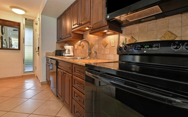 Maui Kaanapali S #b133 Studio Bedroom Condo by RedAwning