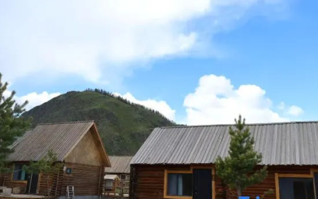 A Squirrel B&B – Outside – Altay