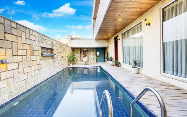 Mordern Rooftop Restro and Pool at Udaipur