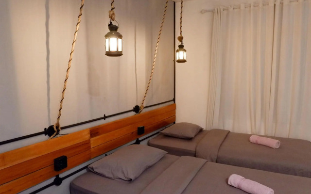 Buton Backpaker Lodge - Hostel