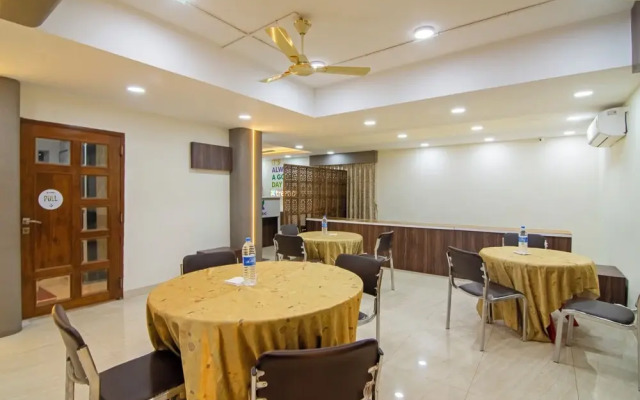Treebo Petals Banquet & Suites - Kolkata