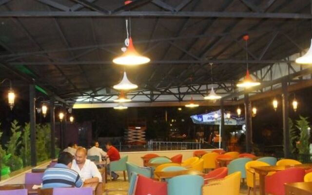 Çınar Park Otel