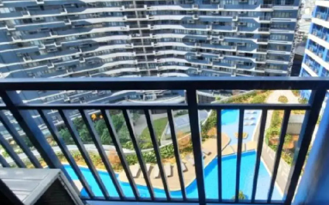 Fully Furnished 1 Bedroom with Balcony