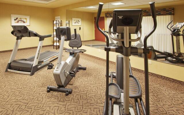 Holiday Inn Express & Suites Dinuba West by IHG