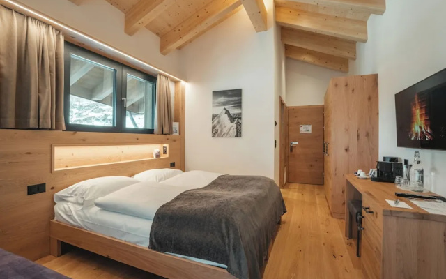 Hotel Porta Cervino – Guest Rooms – Taesch