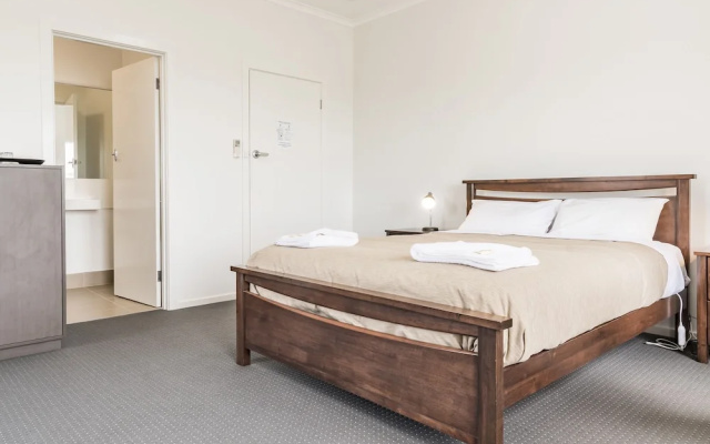 Somerset Hotel