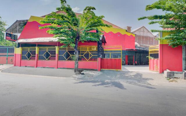 Oyo 3198 Sukomanunggal Inn