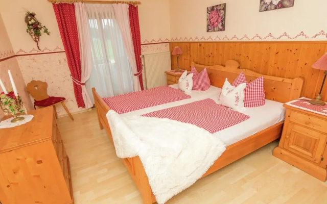 Spacious 4 Person Holiday Home near Chiemsee