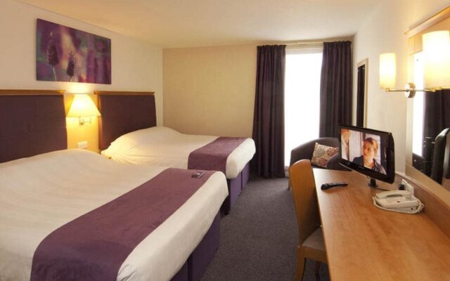 Premier Inn Heathrow Airport T2 & T3 (Bath Road)
