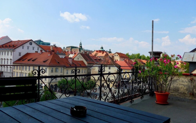 Old Town Terrasse View on Ljubljana River