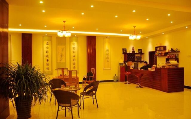 Fenghuang Yilu Yangguangyuan Inn
