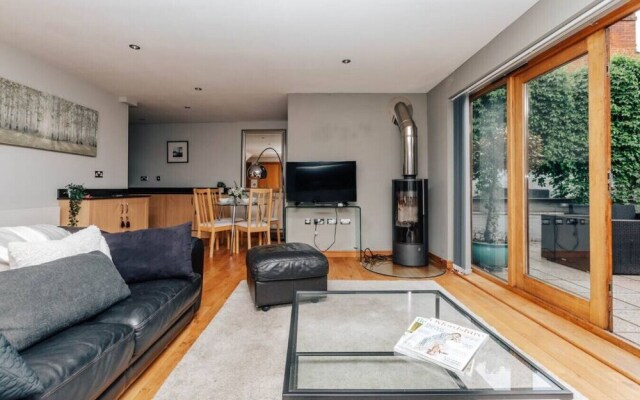 The Herringbone - 3 Bed With Parking Pet Friendly