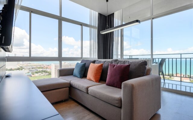 The Grand Jomtien by Favstay