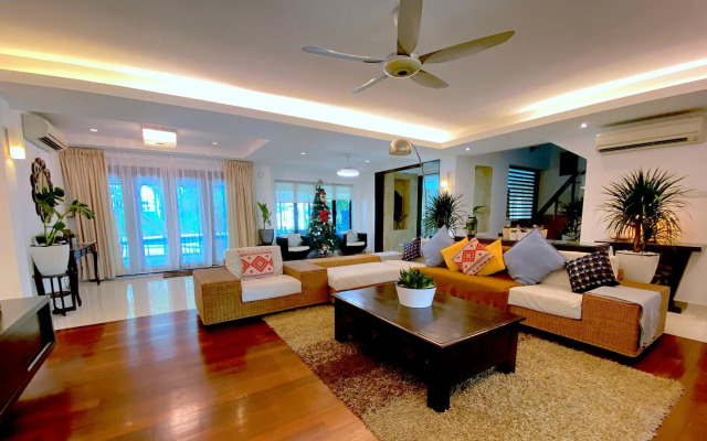 12Haven - Stunning Seaside Luxury Villa PortDickson