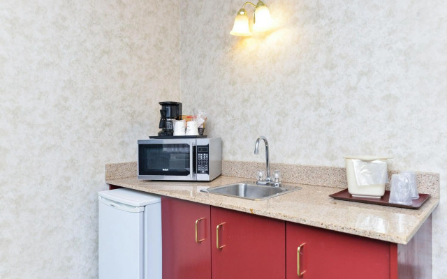 Ramada by Wyndham Nisku Edmonton Airport