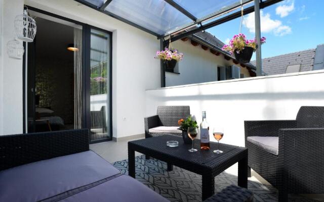 One Luxury Suites Eger