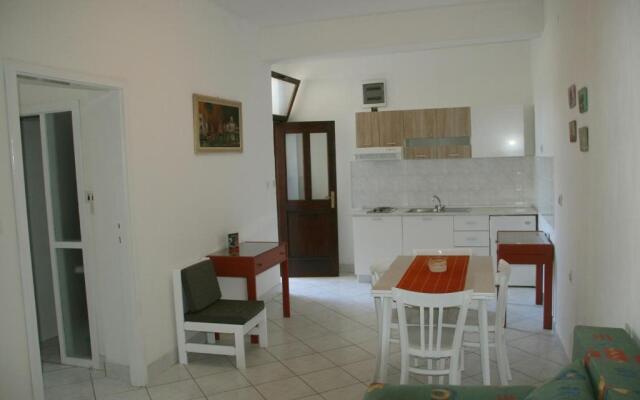 Apartments Robert - 5m from sea