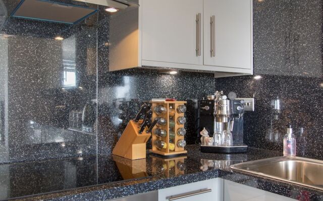 Lovely Apartment Near Town Center