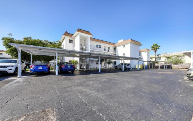 2 Bed 2 Bath Centrally Located